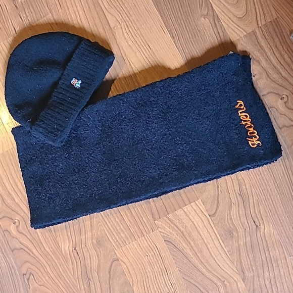 Hooters black unisex scarf and beanie set - Picture 2 of 14